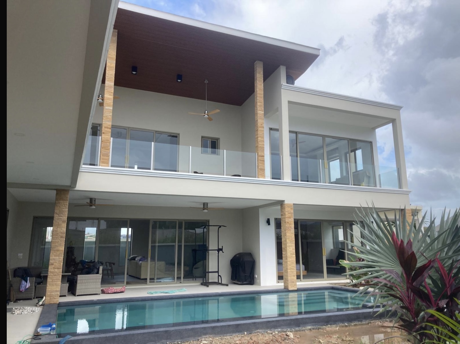 IndyLuck Villa